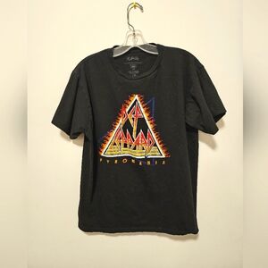 Def Leppard Pyromania Graphic T-shirt |  Size Large